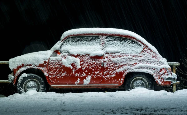 Автомобіль Вкритий Снігом — стокове фото