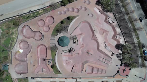 Luftaufnahmen Vom Skatepark Der Modernen Stadt — Stockvideo