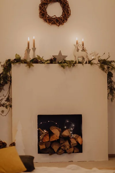 Kerst Interieur Met Feestelijke Decoraties — Stockfoto