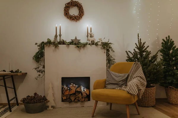 Kerst Interieur Met Feestelijke Decoraties — Stockfoto