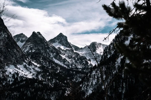 Dağlardaki Güzel Dağ Manzarası — Stok fotoğraf