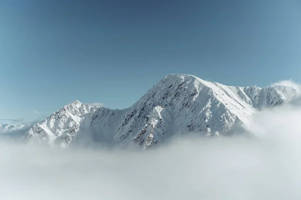 Hermoso Paisaje Montaña Con Montañas Cubiertas Nieve — Foto de Stock