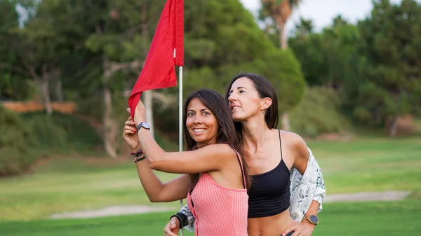 Young Female Couple Park Red Flag — Fotografia de Stock