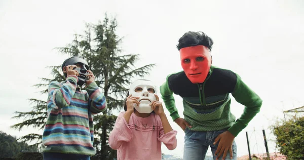 Grupo Crianças Parque Máscaras Faciais — Fotografia de Stock