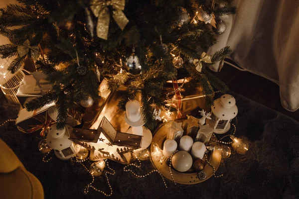 Vánoční Stromek Dekoracemi Dárky — Stock fotografie