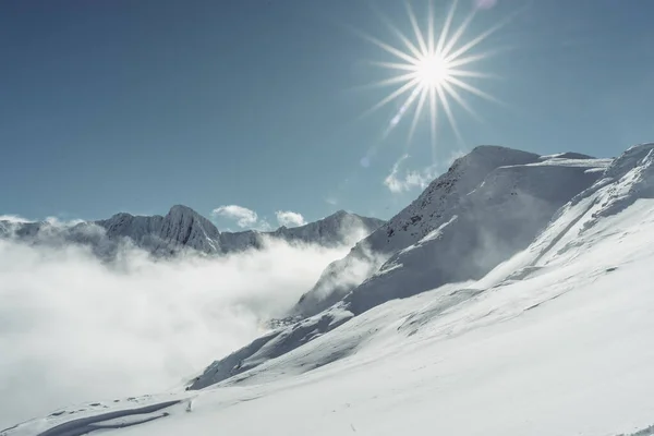 Красивий Гірський Пейзаж Снігом — стокове фото