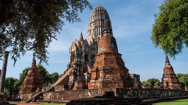 一个有游客的古城的废墟 Ayutthaya历史公园 Ayutthaya — 图库照片