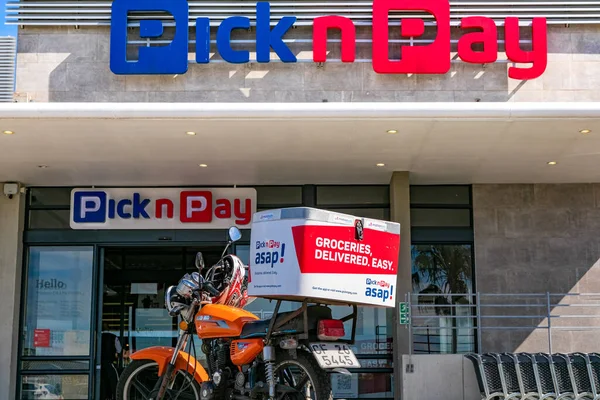 케이프타운 남아프리카 공화국 2021 식품점 주차되어 급행열차 자전거 — 스톡 사진