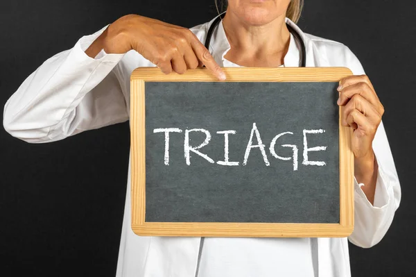 Arzt Hält Tafel Mit Text — Stockfoto