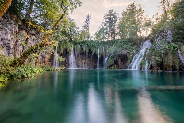 Beautiful View Small Waterfall — Stock Photo, Image