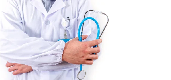 Doktor Bílém Plášti Drží Stetoskop Ruce Stojí Bílém Pozadí Kopírovacím — Stock fotografie