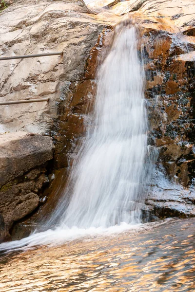 Ormanda Güzel Bir Şelale — Stok fotoğraf