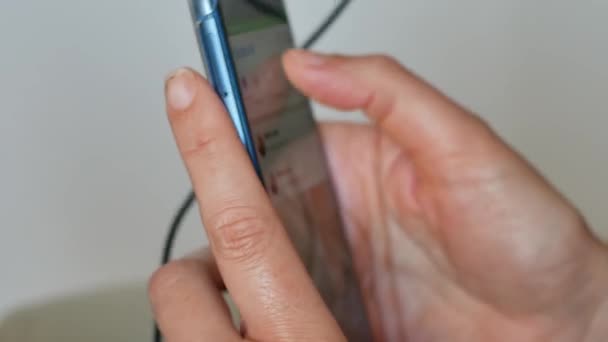 Imagens Close Monitoramento Pessoas Smartphones — Vídeo de Stock