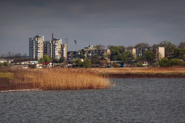 Reed Lake One Gododsky Residential Buildings Water Countryside Nature — Stock Photo, Image