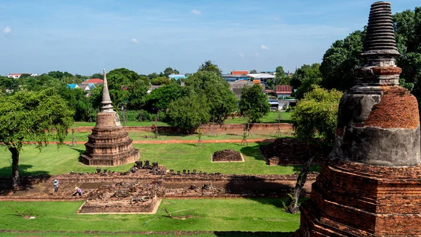 一个有游客的古城的废墟 Ayutthaya历史公园 Ayutthaya — 图库照片
