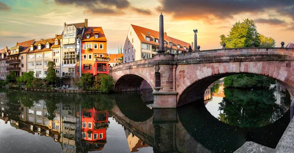Όμορφο Τοπίο Στη Γέφυρα Του Άνω Charls Στη Νυρεμβέργη Ηλιοβασίλεμα — Φωτογραφία Αρχείου