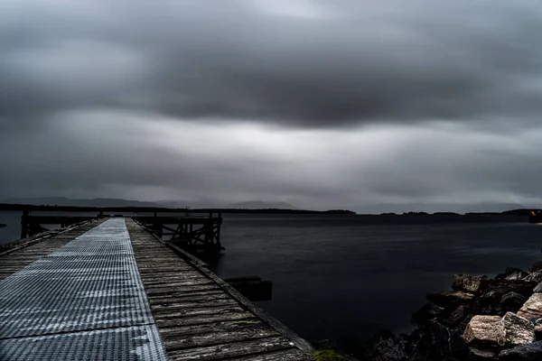 Dramatic Cloudy Sky Sea Wooden Pier — Φωτογραφία Αρχείου