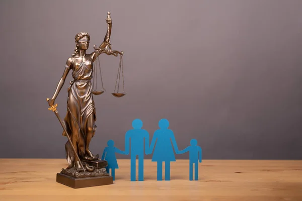 Statue Woman Scales Symbol Law Wooden Surface Silhouettes Family — Stok fotoğraf