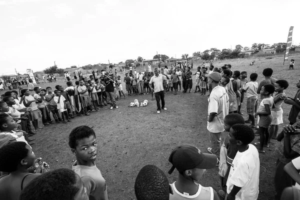 Joanesburgo África Sul Outubro 2008 Treinador Futebol Voluntário Trabalhando Com — Fotografia de Stock