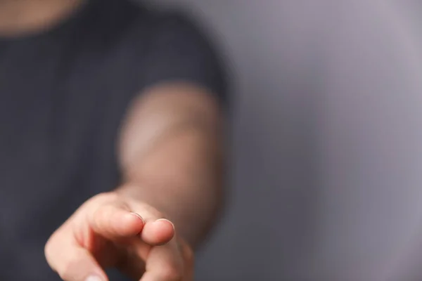 Dedos Masculinos Tocando Pressionando Botão Conceito Tecnologia Inovação Espaço Cópia — Fotografia de Stock