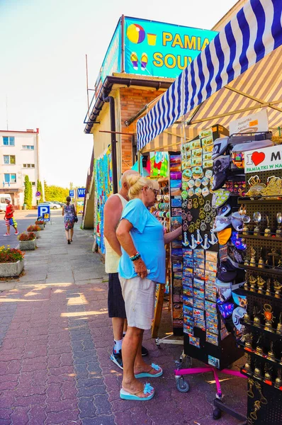 休暇と人々の概念 沿岸都市の市場 — ストック写真