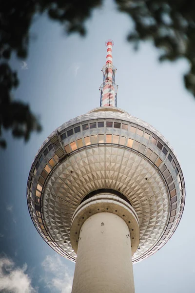 Uma Bela Foto Baixo Ângulo Torre Berlim Alemanha — Fotografia de Stock