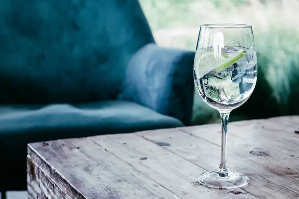 Glass Sparkling Water Lemon Ice Wooden Table — Fotografia de Stock