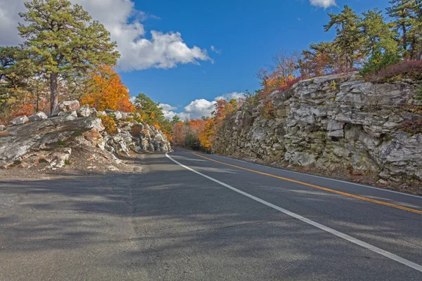 Scenic Shot Asphalt Road Goes Autumn Minnewaska State Park — 스톡 사진