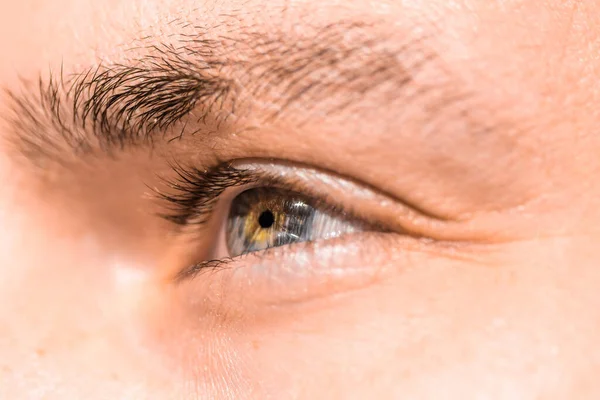 Bir Adamın Mavi Gözünün Güzel Bir Görüntüsü — Stok fotoğraf