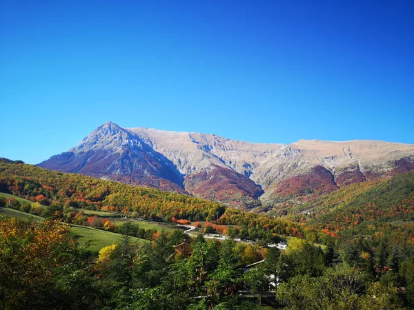Masmerizing Scene Landscapes Green Mountains Rocky Mountains Park Monti Sibillini —  Fotos de Stock