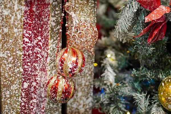 Decoración Navidad Con Bolas Rojas Blancas — Foto de Stock