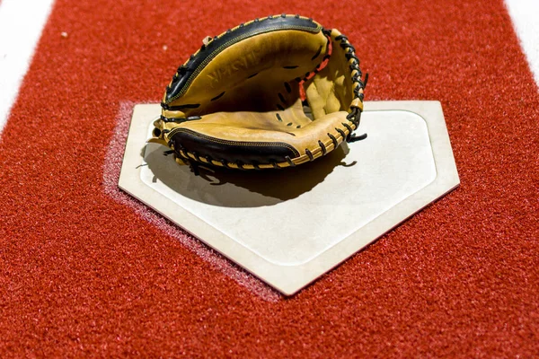 Baseballová Rukavice Hřišti — Stock fotografie