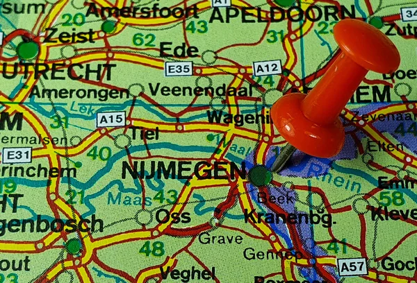 Hollanda Daki Nijmegen Şehrinin Haritasında Yerini Gösteren Kırmızı Bir Iğne — Stok fotoğraf
