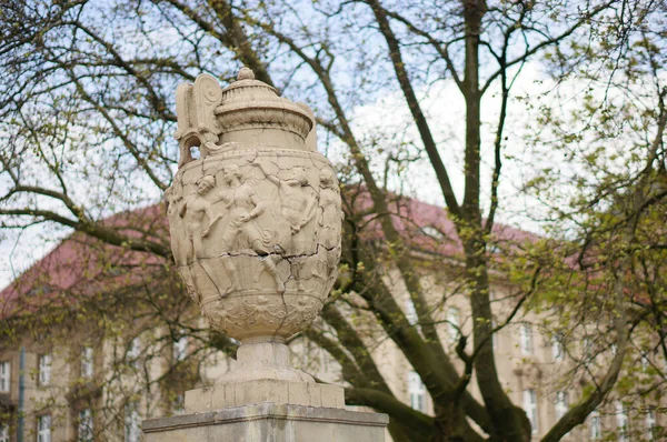 Poznan Polen Mai 2017 Eine Alte Vasenskulptur Vor Blauem Himmel — Stockfoto