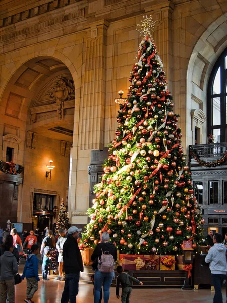 Karácsonyfa Dekoráció Városban — Stock Fotó
