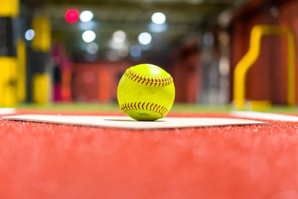 野球場の野球ボール — ストック写真