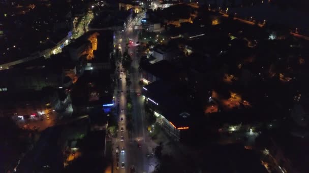 建物の上に美しい照明がある夜の街並みの素晴らしい景色 — ストック動画