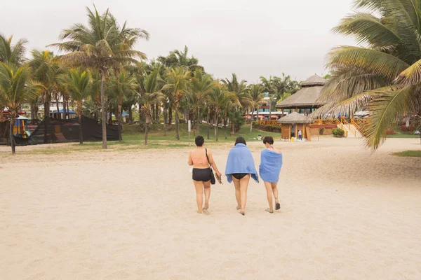 Pessoas Resort Familiar Turístico Praia Privada Punta Centinela Equador — Fotografia de Stock