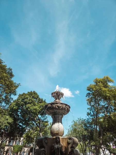 Ένα Κάθετο Πλάνο Του Μνημείου Fuente Las Sirenas Στην Αντίγκουα — Φωτογραφία Αρχείου