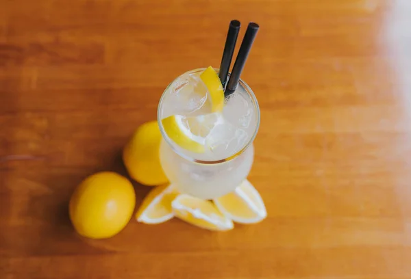 Склянка Лимонаду Лимона Білому Фоні Барі Ресторану — стокове фото