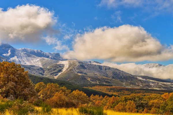 Fascinating Landscape Snowy Mountains Background Blue Sky Scenic Clouds — Foto de Stock