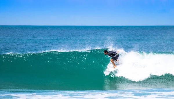 Florianpolis Brazil Apr 2019 Man Surfing Big Waves Island Santa — стокове фото