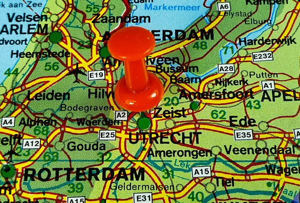 Hollanda Daki Utrecht Şehrinin Haritasında Yeri Gösteren Kırmızı Bir Iğne — Stok fotoğraf