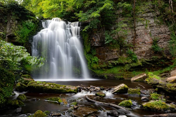 スコットランドのリン滝の美しいショット — ストック写真