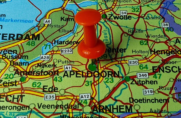 Hollanda Daki Apeldoorn Şehrinin Haritasında Yeri Gösteren Kırmızı Bir Iğne — Stok fotoğraf