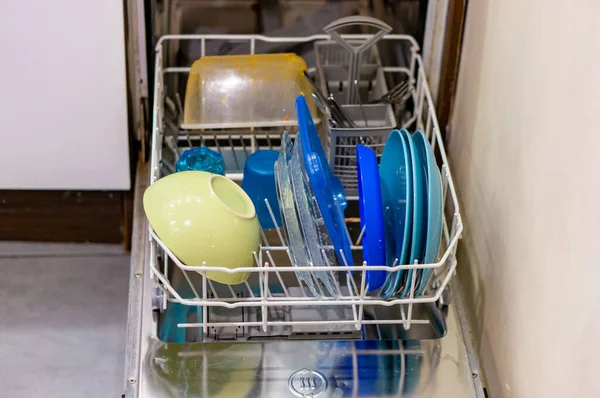 Bulaşık Makinesinde Çamaşır Makinesi Çamaşır Temizlik Aletleri — Stok fotoğraf