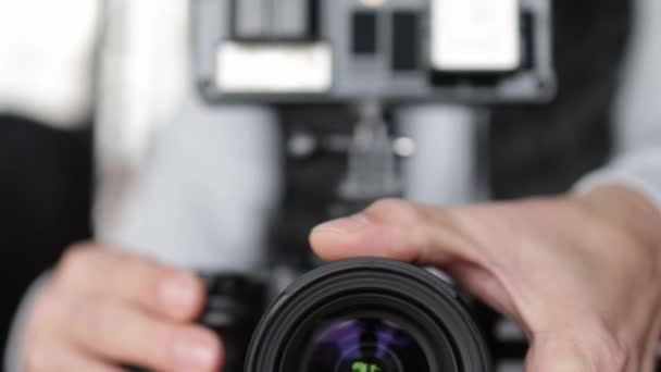 Imagens Close Câmera Fotógrafo Profissional — Vídeo de Stock