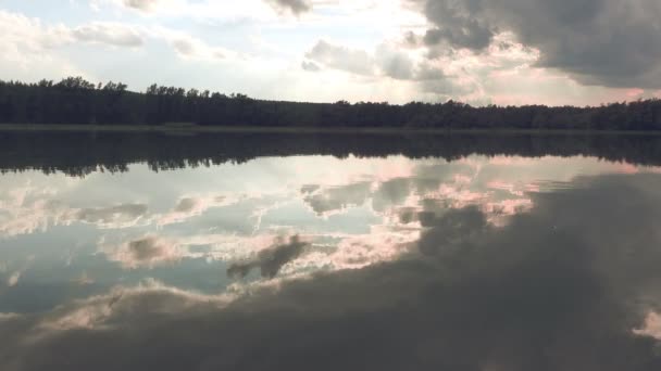 Gölün Üzerinde Güzel Bir Gün Batımı — Stok video
