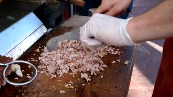 Material Primer Plano Del Hombre Picando Carne Cocina — Vídeo de stock
