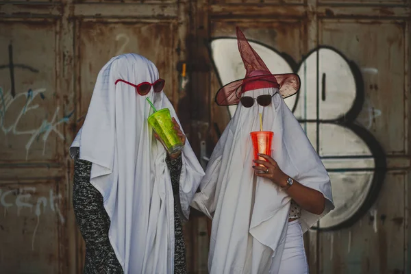 Halloween Fest Folk Spøkelsesdrakter – stockfoto